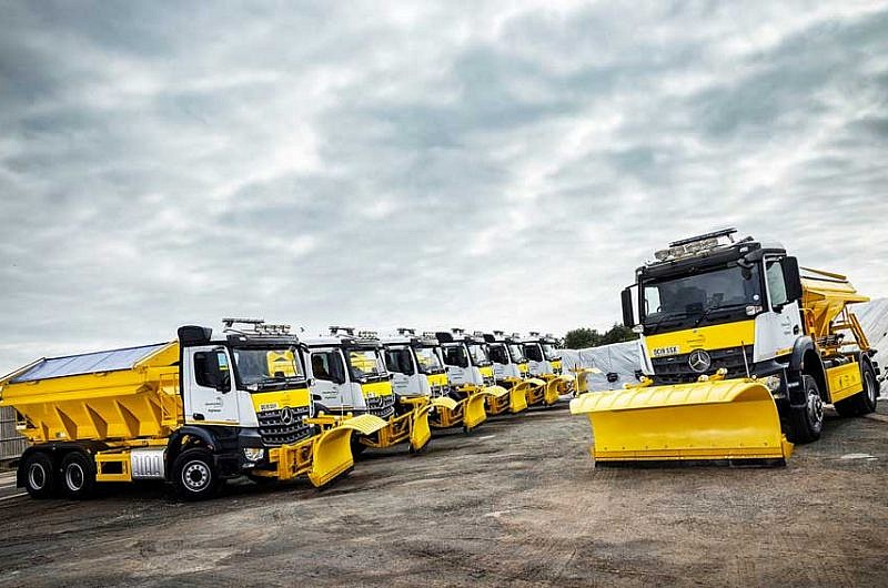Mercedes-Benz-Arocs Gritters-Set-for-Ringway-Jacobs